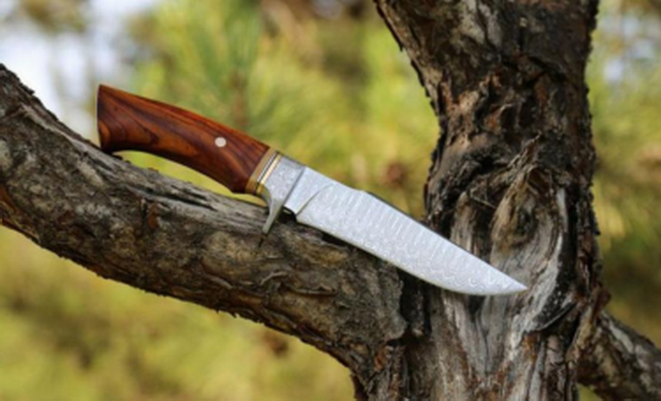Various uses of outdoor knives