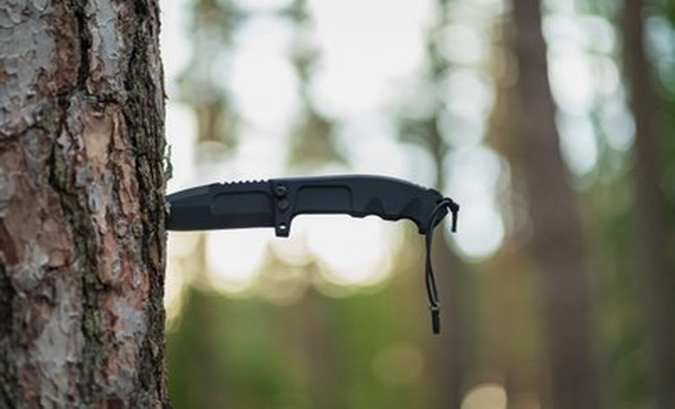 Maintenance Method Of Outdoor Knife With Wooden Handle